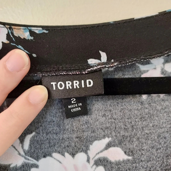 Torrid MINI STUDIO KNIT Black Floral SKATER DRESS in Size 2 - Picture 4 of 11